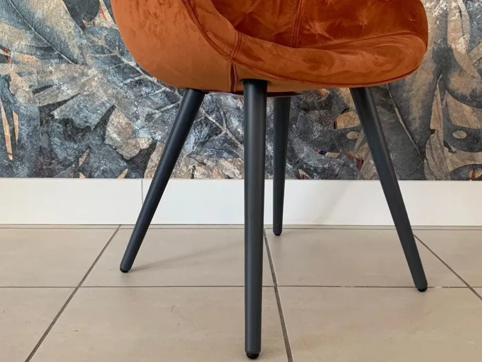 Sedia in tessuto modello Igloo di Calligaris