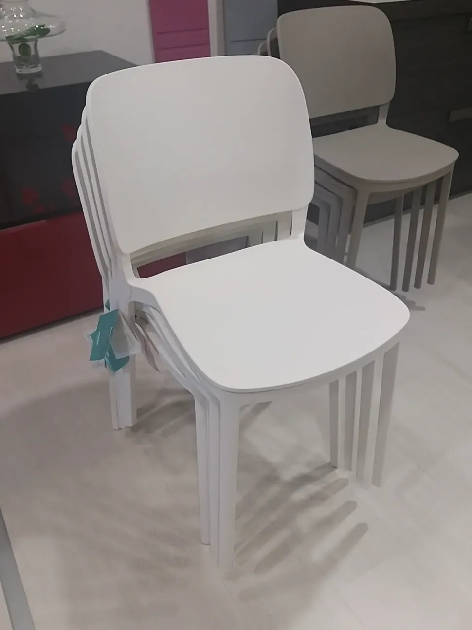 Sedia Keai da cucina realizzata in plastica scontata del 13%