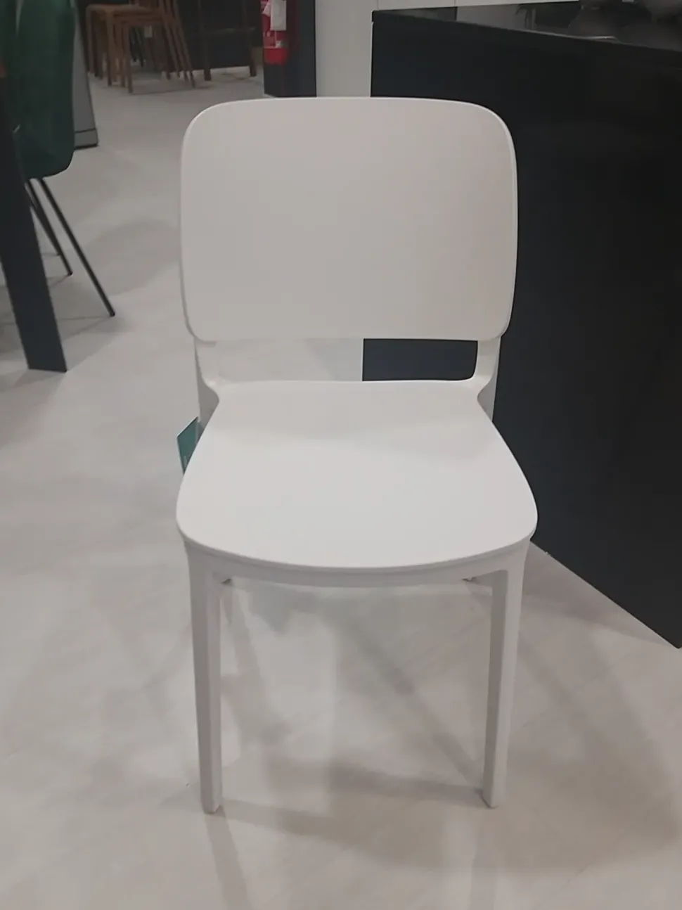 Sedia Keai da cucina realizzata in plastica scontata del 13%