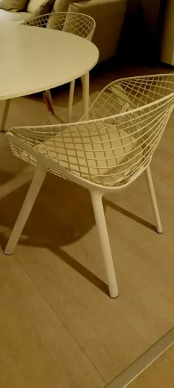 Sedia Kobi da soggiorno realizzata in metallo scontata del 54%