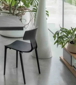 Sedia modello Nala impilabile di Altacom