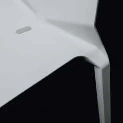 Sedia modello Plana a marchio Kristalia scontata del 16%