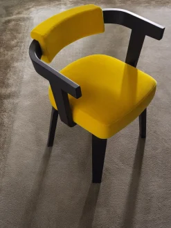 Sedia modello Porta volta  con braccioli di Molteni & c