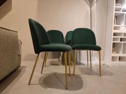 Sedia modello Tuka con schienale medio di Connubia