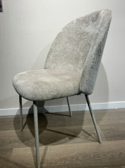 Sedia modello Tuka mid  con schienale alto di Connubia