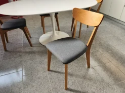 Sedia modello V922 di Artigianale a prezzo riservato