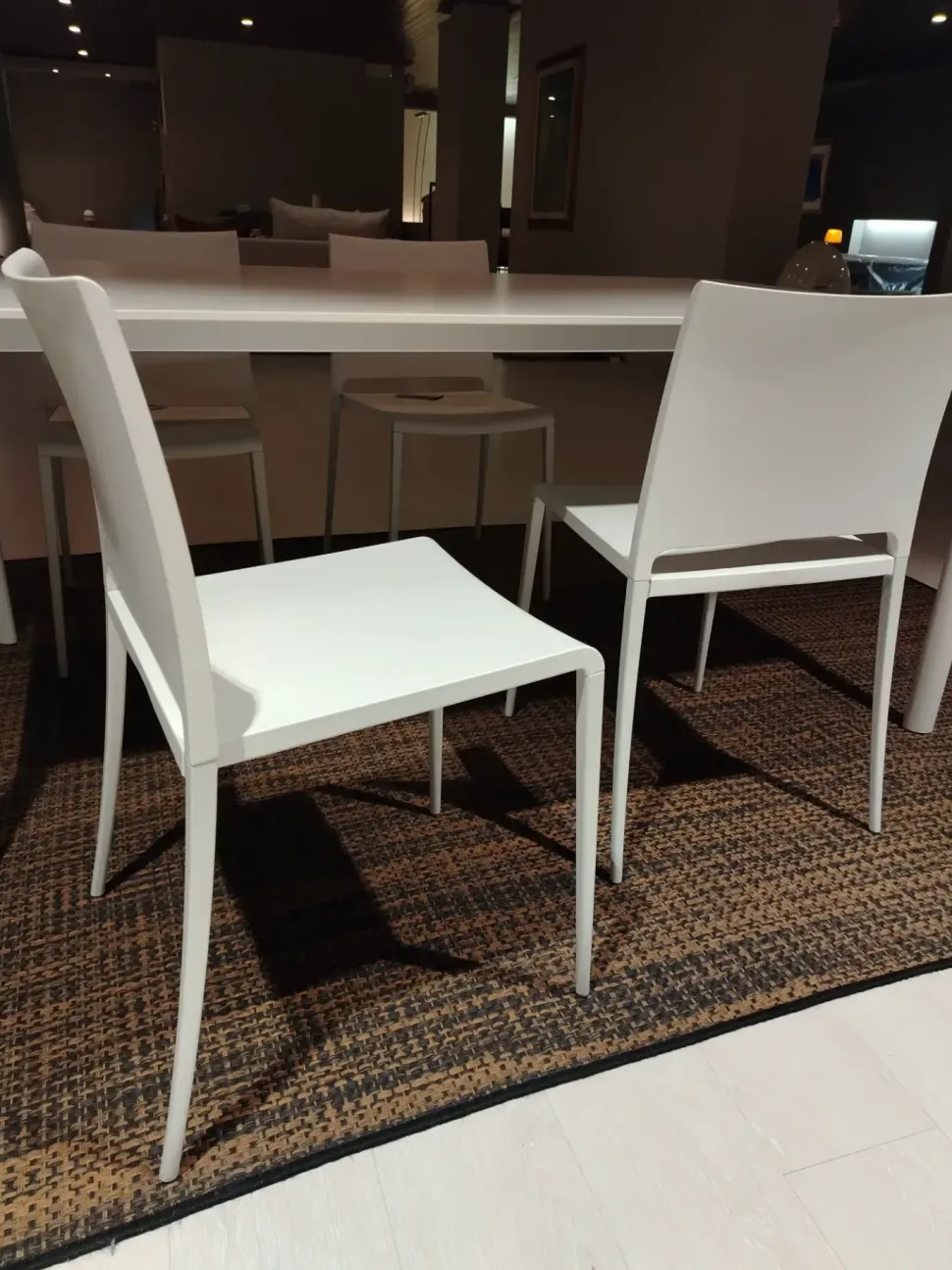 Sedia Mya da cucina realizzata in plastica scontata del 30%