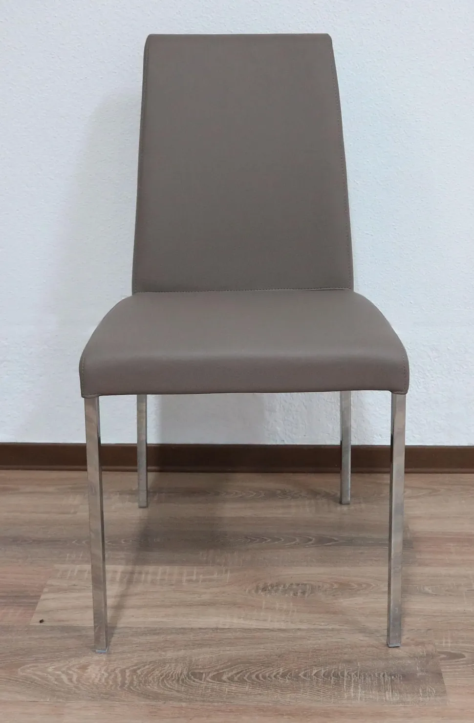 Sedia V942 elias Ingenia con un ribasso vantaggioso