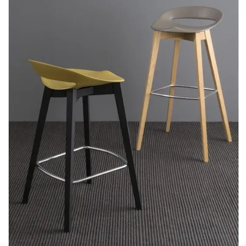 Sgabello Cosmopolitan Connubia a prezzo scontato