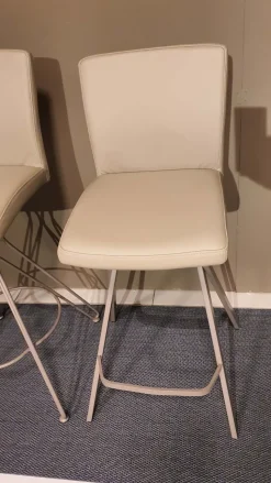 Sgabello da soggiorno Etienne Ozzio a prezzo scontato