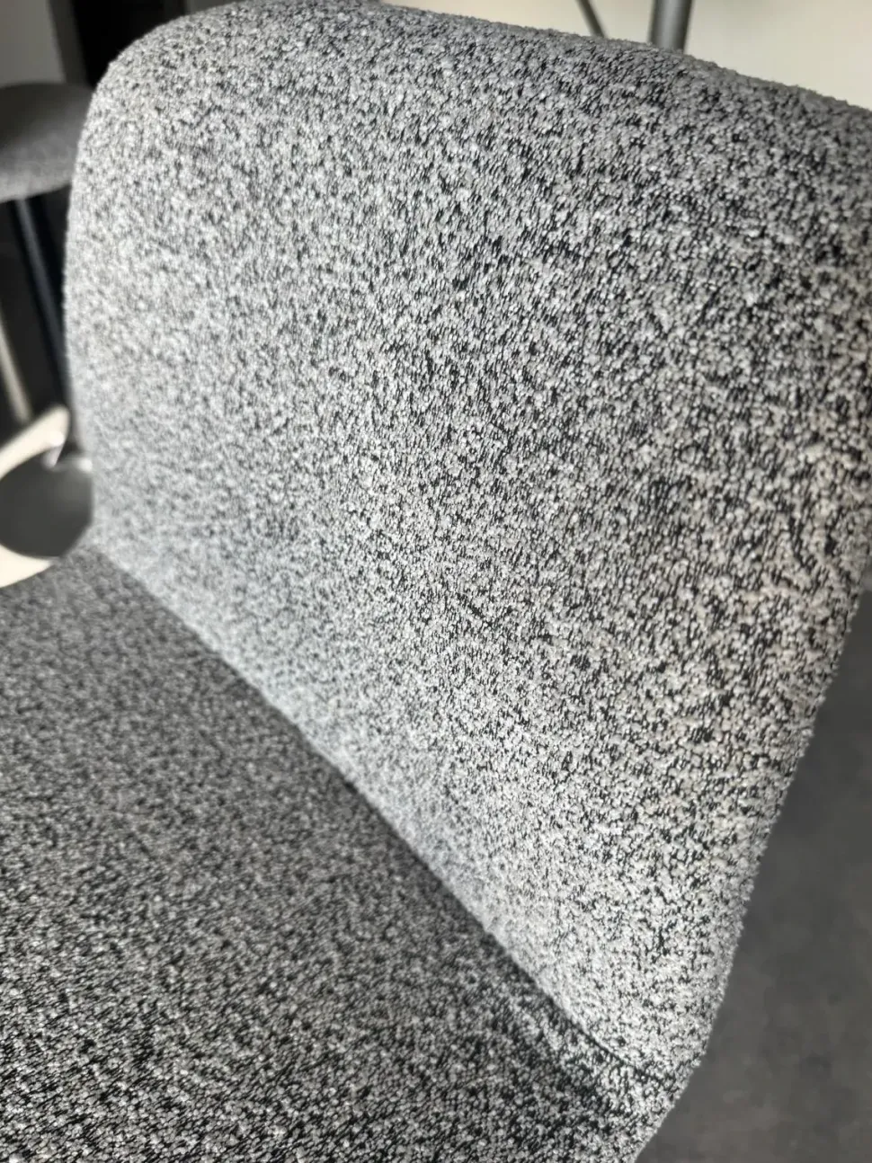 Sgabello Elen Artigianale con base centrale a prezzo conveniente