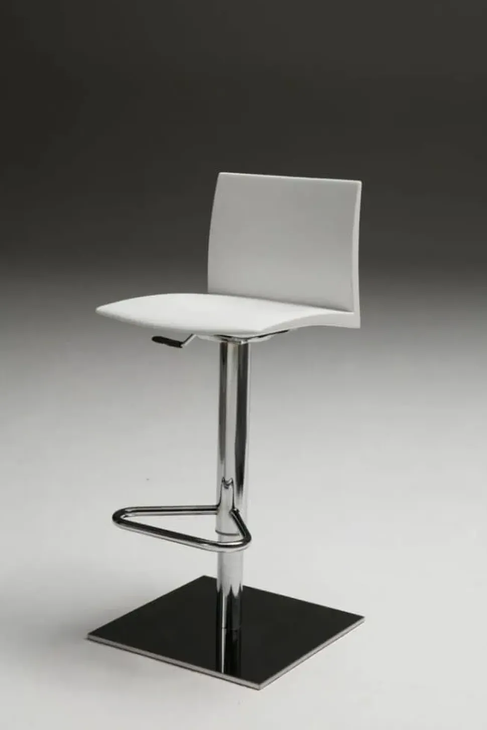 Sgabello Jungle Ozzio con base centrale in offerta