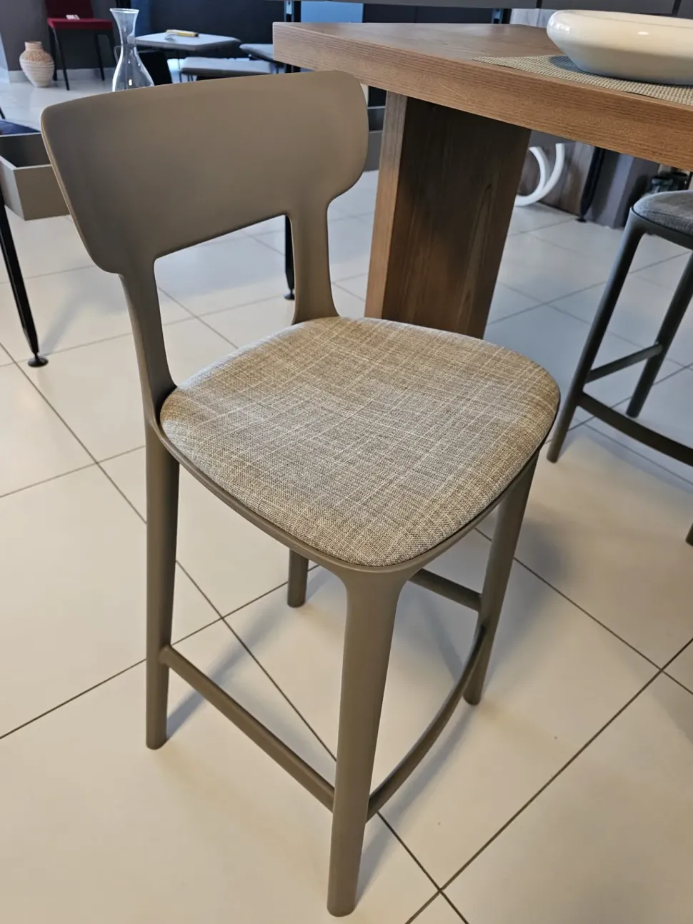 Sgabello modello Canova Infiniti SCONTATO a PREZZI OUTLET