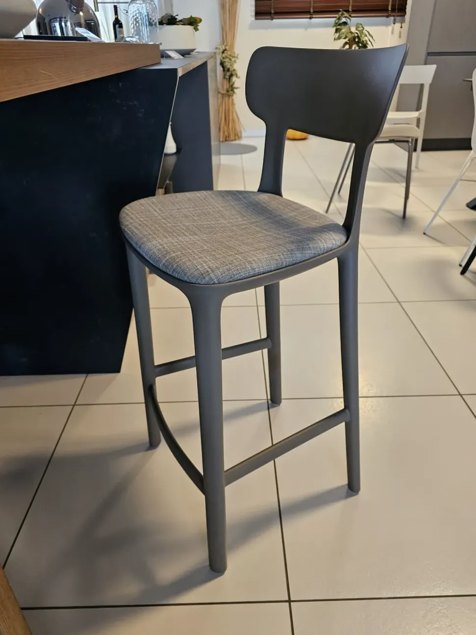 Sgabello modello Canova Infiniti SCONTATO a PREZZI OUTLET