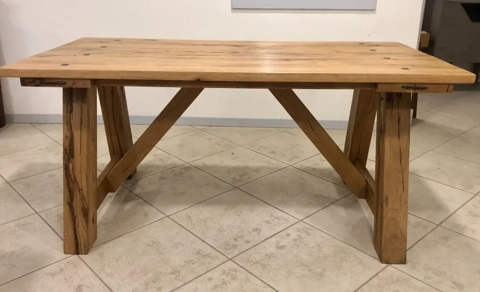 Tavolo con piano in legno rettangolare di Devina nais a PREZZO OUTLET