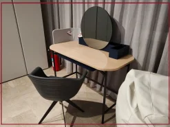 Tavolo consolle modello Ninfea con specchio Novamobili a prezzo scontato