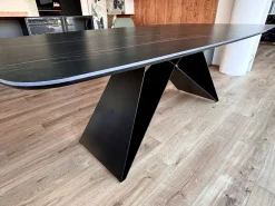 Tavolo ellittico Thanos Stones scontato del 47%