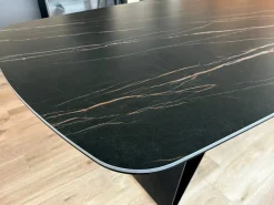 Tavolo ellittico Thanos Stones scontato del 47%