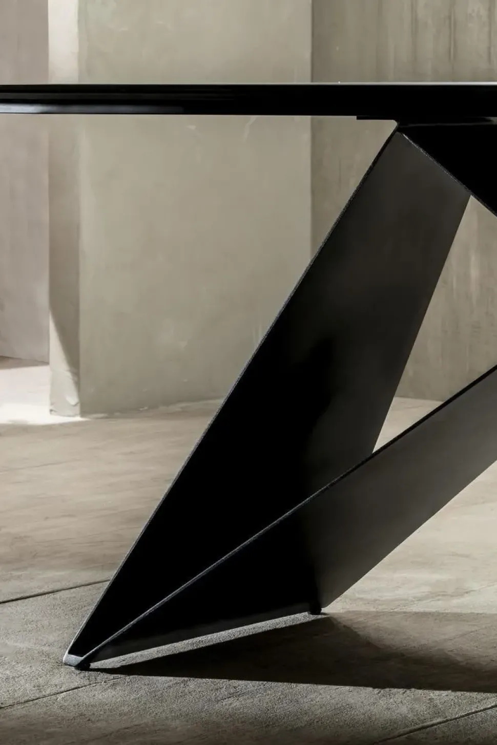 Tavolo in ceramica rettangolare Thanos Stones a prezzo ribassato