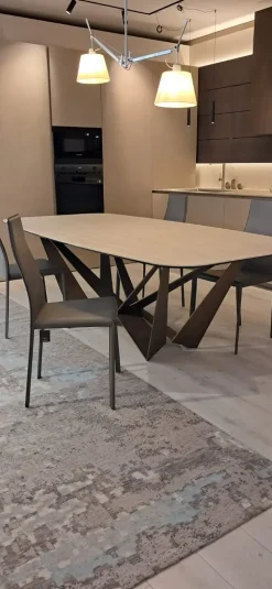 Tavolo in ceramica sagomato Skorpio  Cattelan italia in offerta outlet