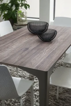 Tavolo in laminato rettangolare Ettore  La primavera a prezzo scontato