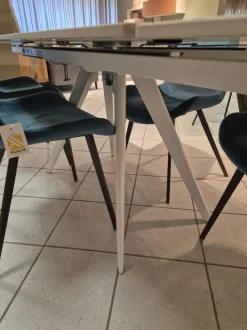 Tavolo in offerta outlet modello Vortice di Target point  approfittane ora!