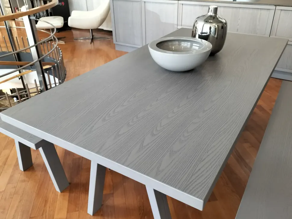 Tavolo Newport di Stosa scontato del 50%