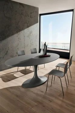 Tavolo ovale in ceramica Ruud La primavera in Offerta Outlet