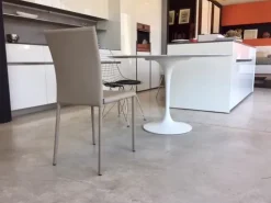 Tavolo ovale in laccato Tulip saarinen - art.e/53/o - allungabile - ovale e rotondo di Esprit nouveau in Offerta Outlet