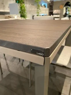 Tavolo quadrato Loto Lago scontato del 40%