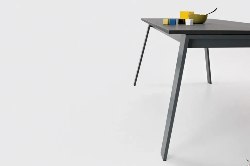 Tavolo rettangolare a quattro gambe Delta 120 Point house scontato