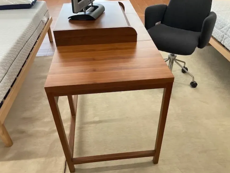 Tavolo rettangolare a quattro gambe Alice Porada scontato