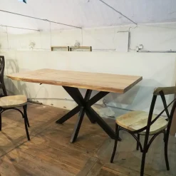 Tavolo rettangolare con basamento centrale Tavolo design indsutrial live edge in legno e matallo   Outlet etnico scontato