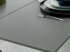 Tavolo rettangolare con basamento centrale Eliot Cattelan scontato