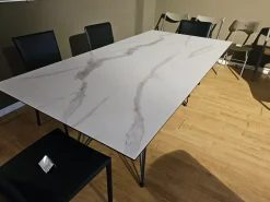 Tavolo rettangolare Cross Easyline scontato del 60%