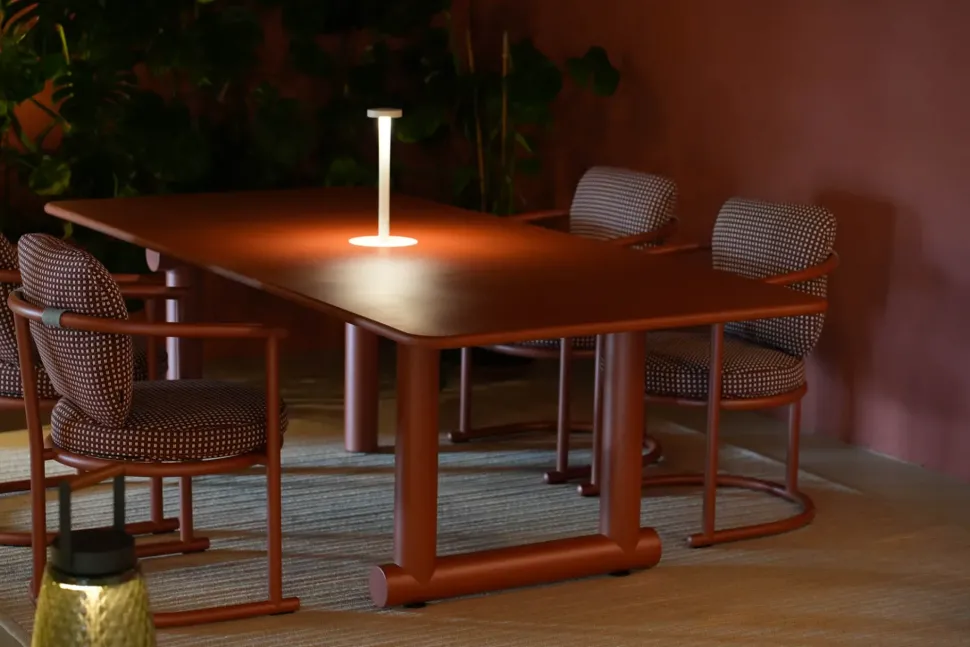 Tavolo rettangolare in altri materiali Trampoline 561 di Cassina in Offerta Outlet