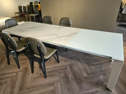 Tavolo rettangolare in vetro Metro'  di Ozzio in Offerta Outlet