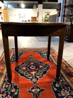 Tavolo rotondo con basamento a quattro gambe Cortina di Lando