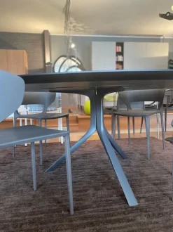 Tavolo rotondo Oops Kristalia scontato del 37%