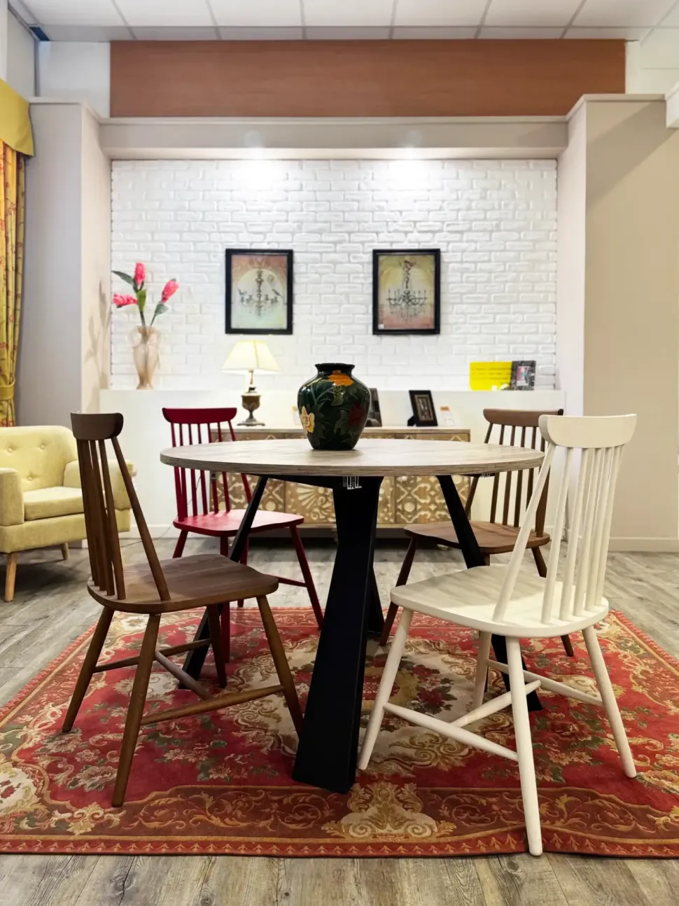 Tavolo rotondo Saturnino La seggiola scontato del 40%