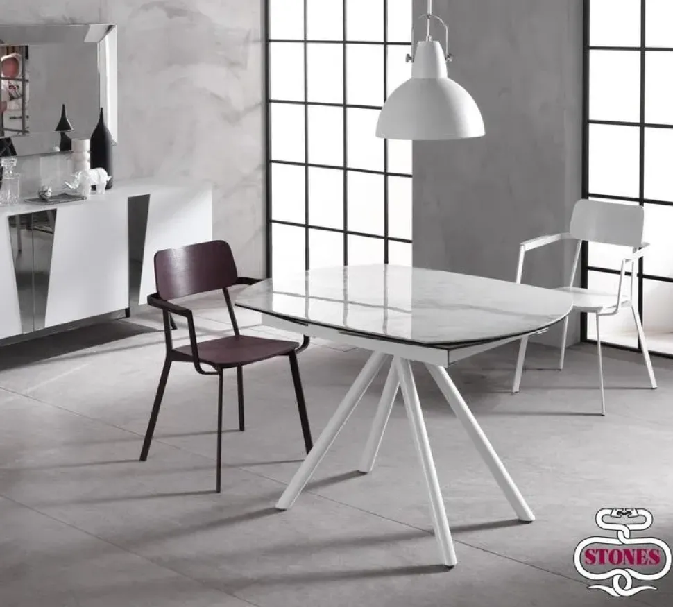 Tavolo sagomato a quattro gambe Kyoto four Stones scontato