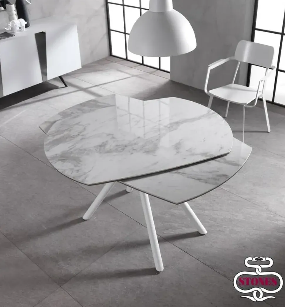 Tavolo sagomato a quattro gambe Kyoto four Stones scontato