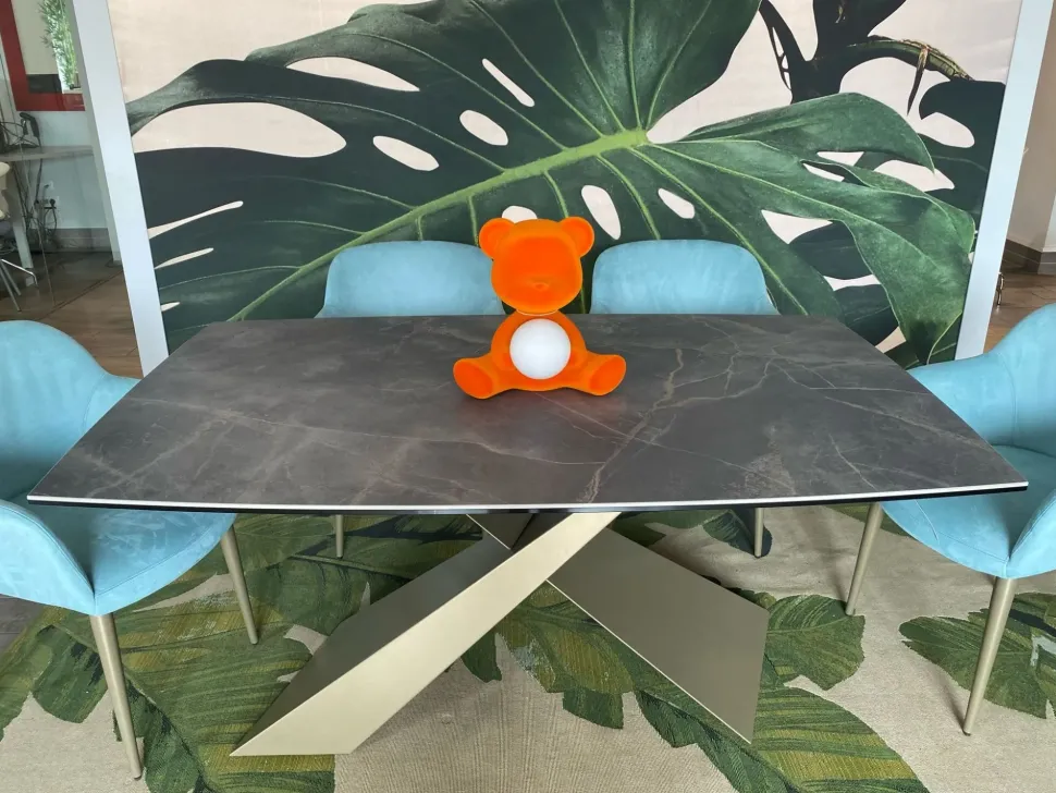 Tavolo sagomato City Di lazzaro scontato del 40%