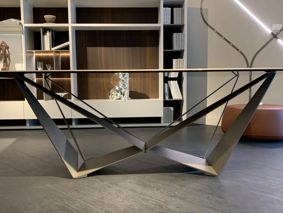 Tavolo sagomato in ceramica Skorpio di Cattelan italia in Offerta Outlet