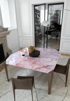 Tavolo sagomato in marmo Milestone di Arketipo in Offerta Outlet