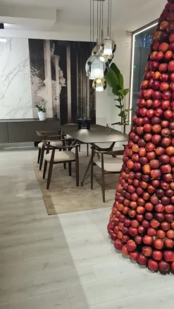 Tavolo sagomato in vetro Manta di Rimadesio in Offerta Outlet