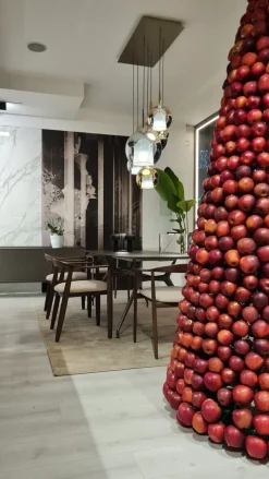 Tavolo sagomato in vetro Manta di Rimadesio in Offerta Outlet