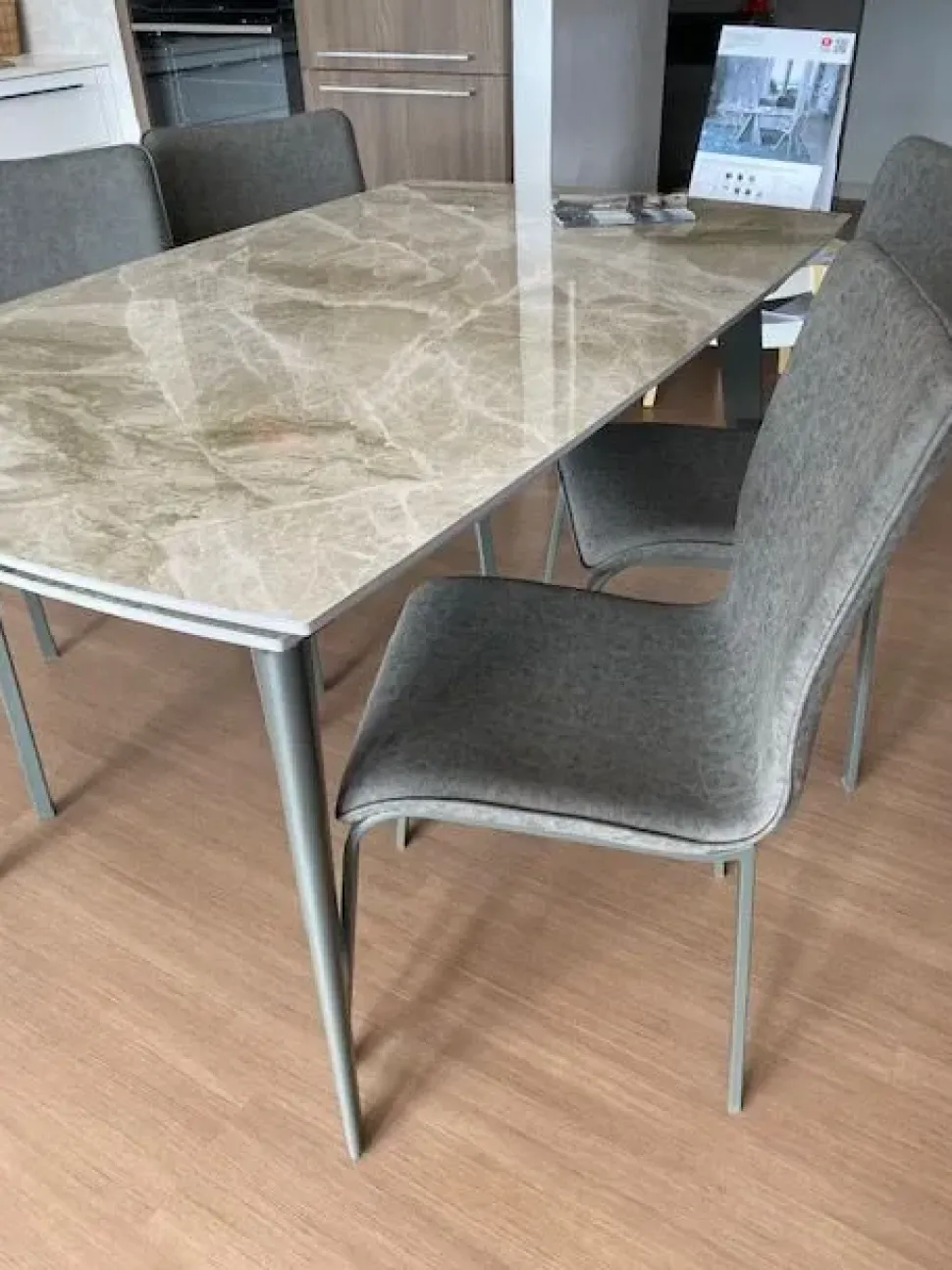 Tavolo sagomato Oceano di Target point a prezzo riservato