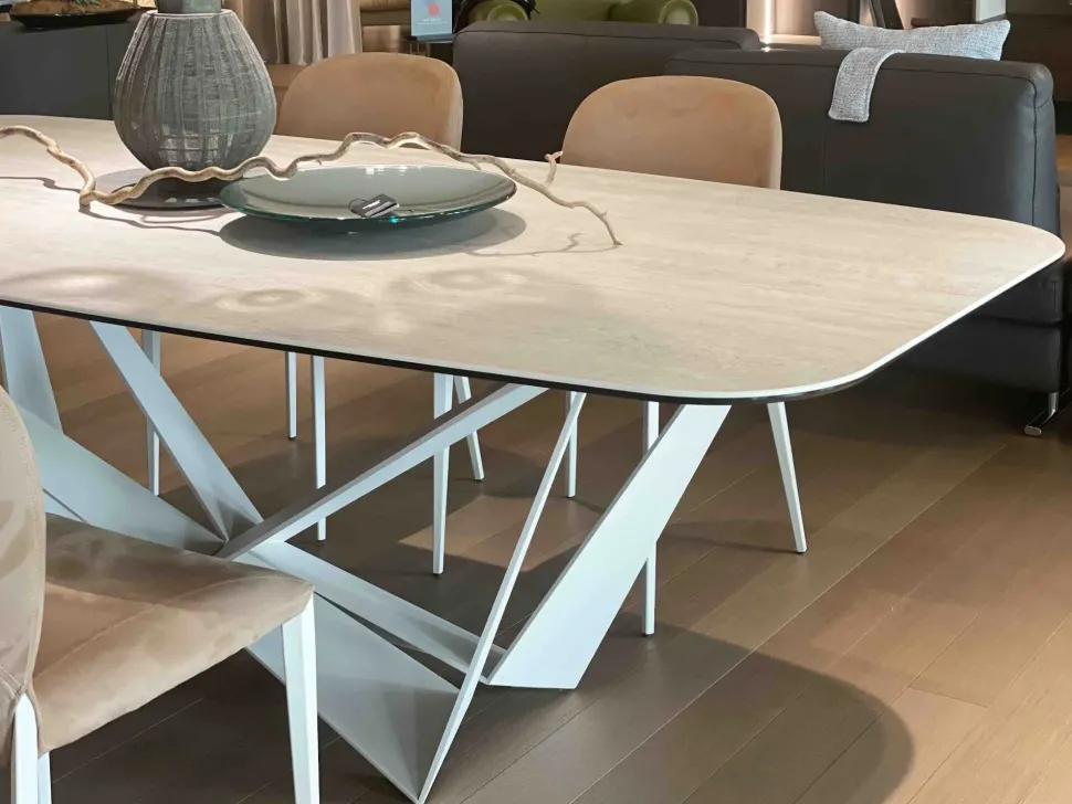 Tavolo sagomato Skorpio Cattelan italia scontato del 20%