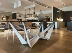 Tavolo sagomato Skorpio Cattelan italia scontato del 20%